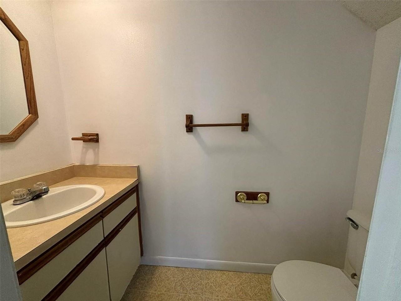 820 S Floral Ave - Photo 5 of 12