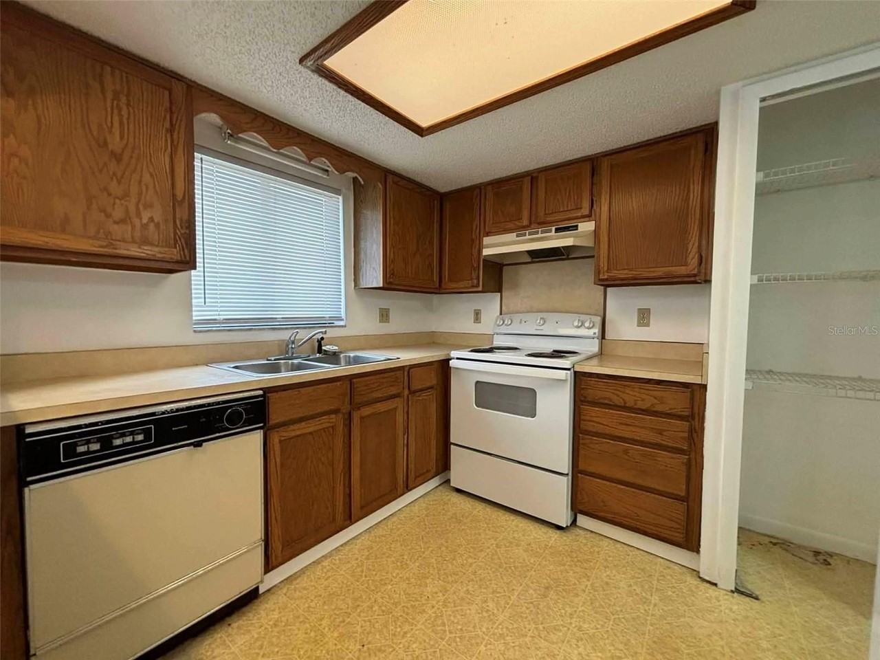 820 S Floral Ave - Photo 7 of 12