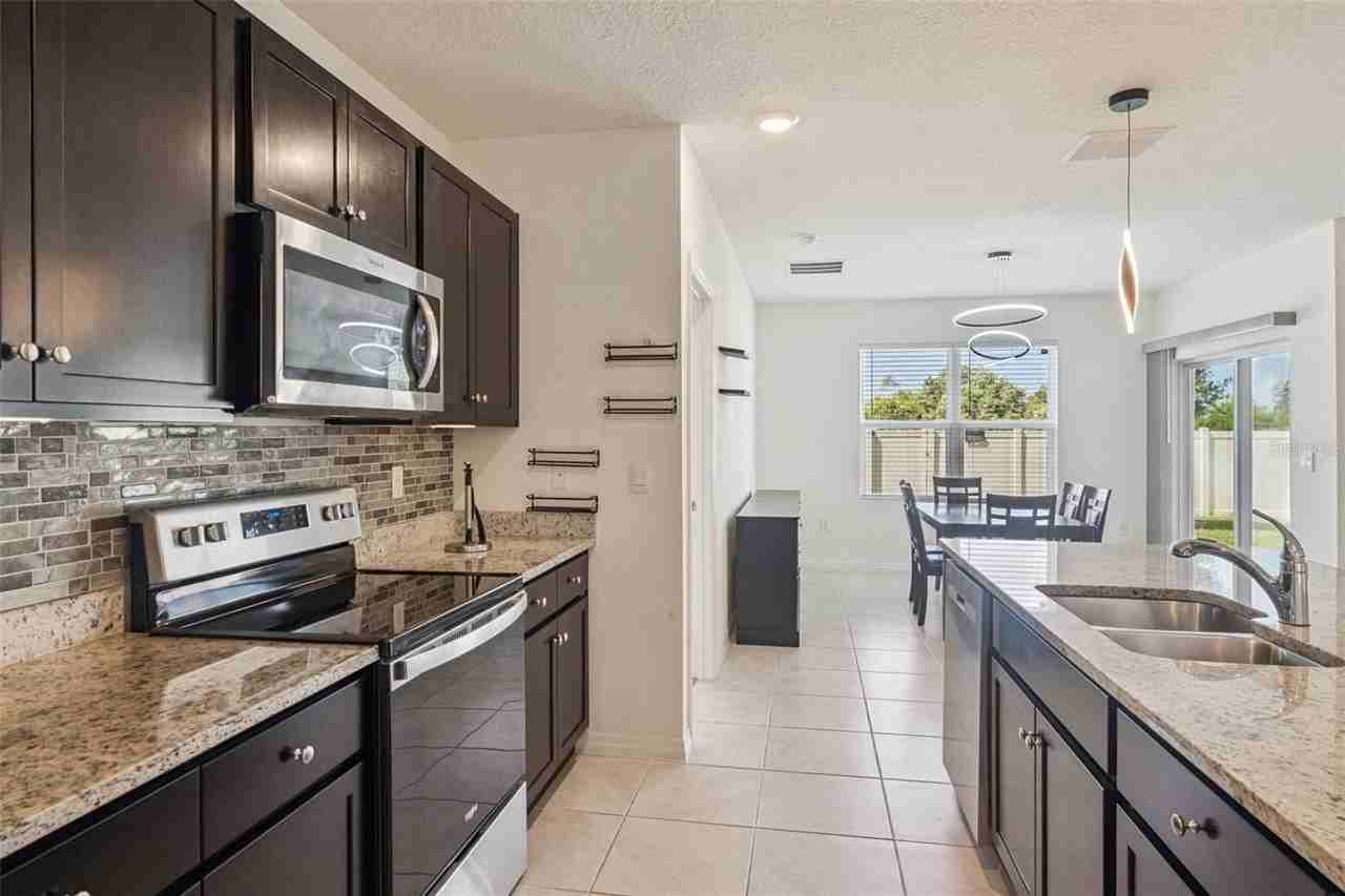 544 Park Place Blvd - Photo 7 of 35