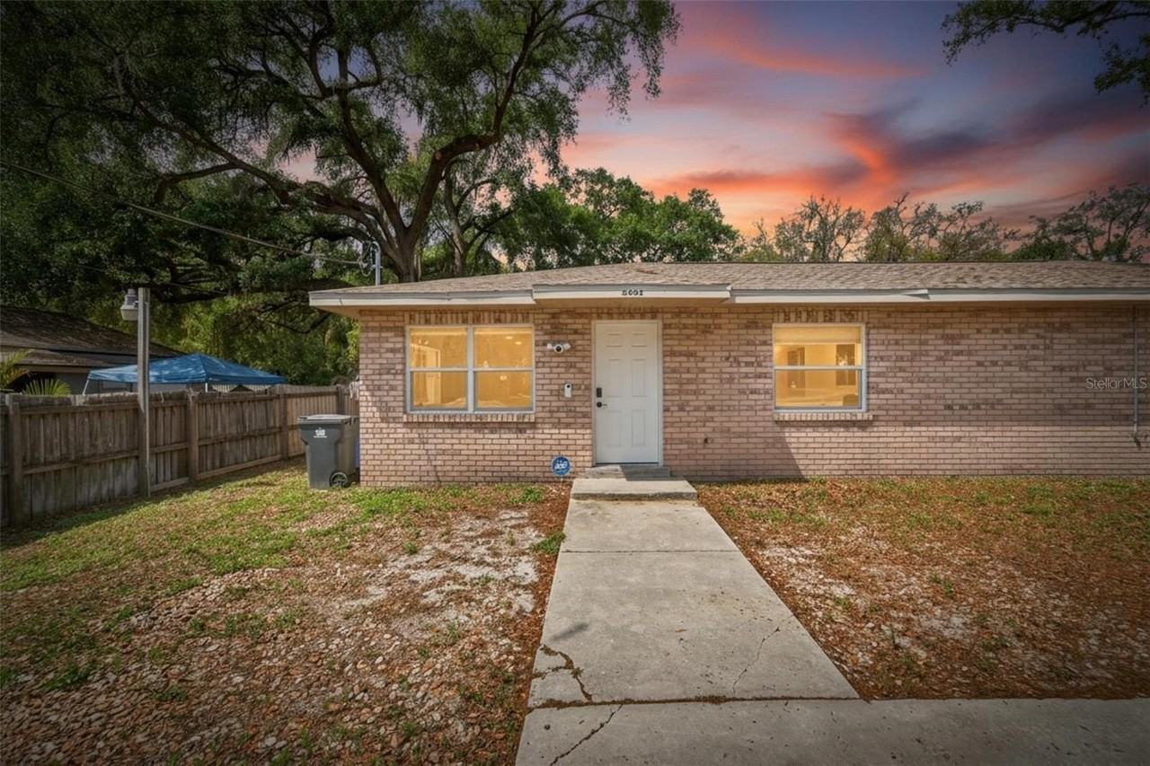 5502 Peach Ave - Photo 6 of 48