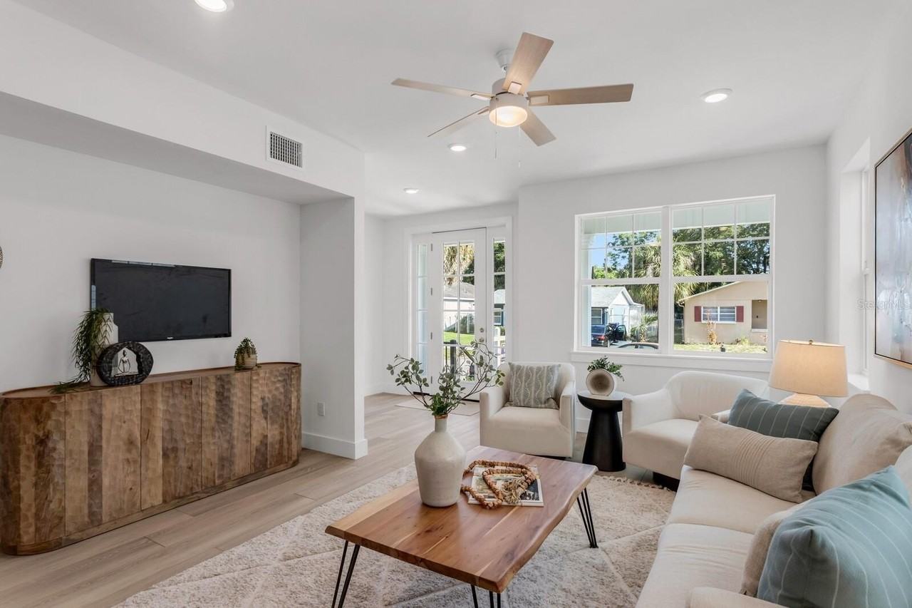 1912 W Chestnut St - Photo 2 of 30