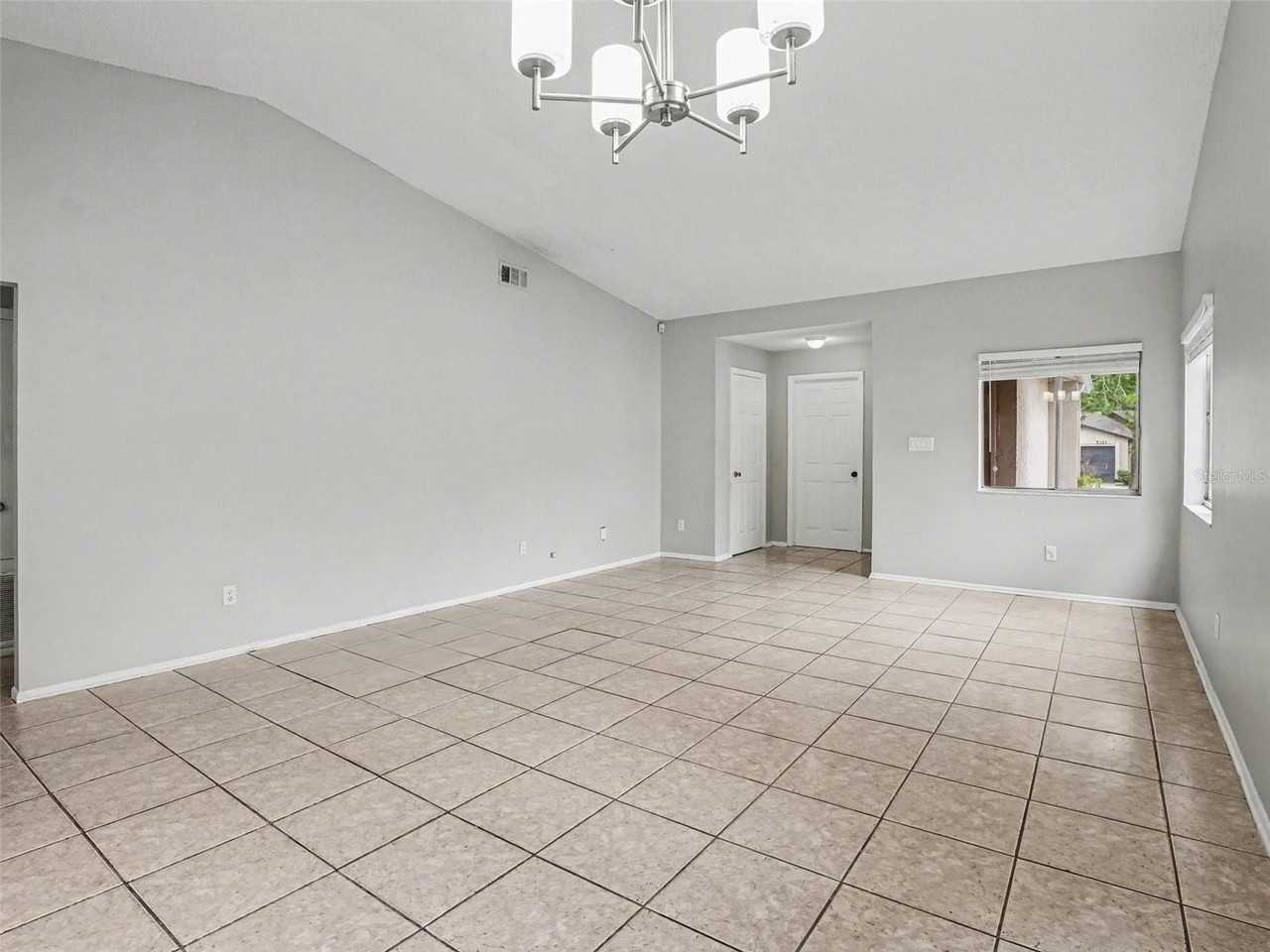 7102 Harbor Heights Cir - Photo 4 of 16