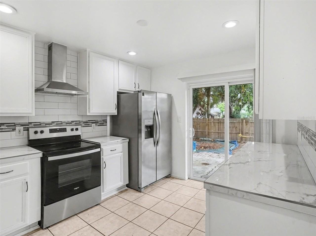 7102 Harbor Heights Cir - Photo 5 of 16