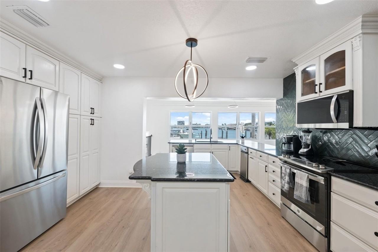 900 79th St S - Photo 7 of 50