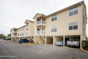featured image of 2421 Beachview Dr Apt G13