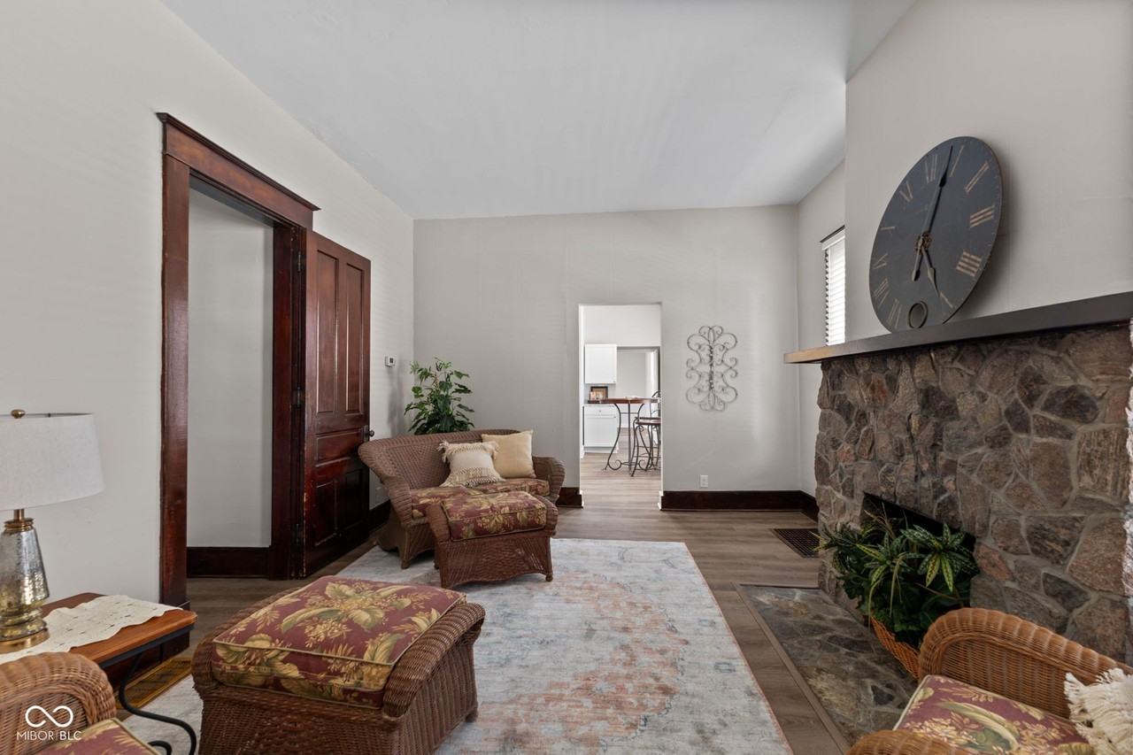 195 W Marion St - Photo 3 of 35