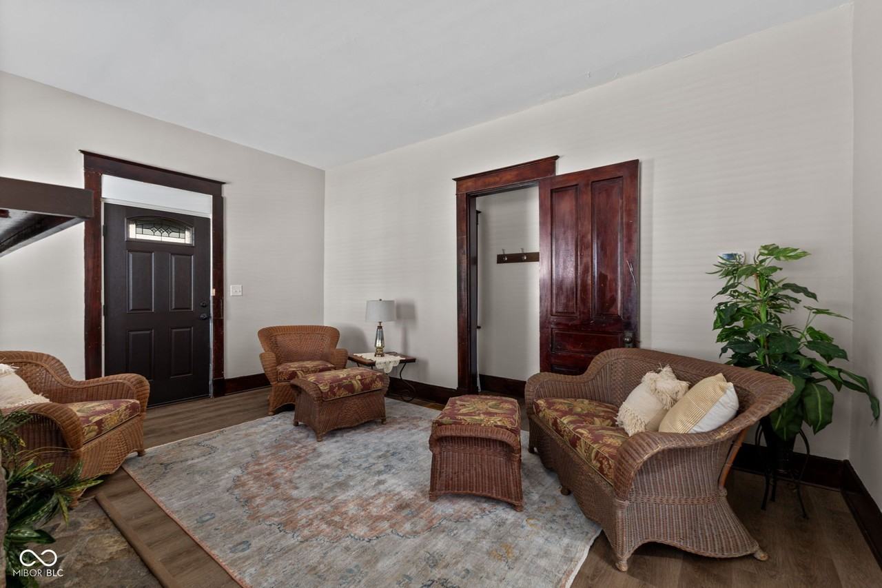 195 W Marion St - Photo 6 of 35