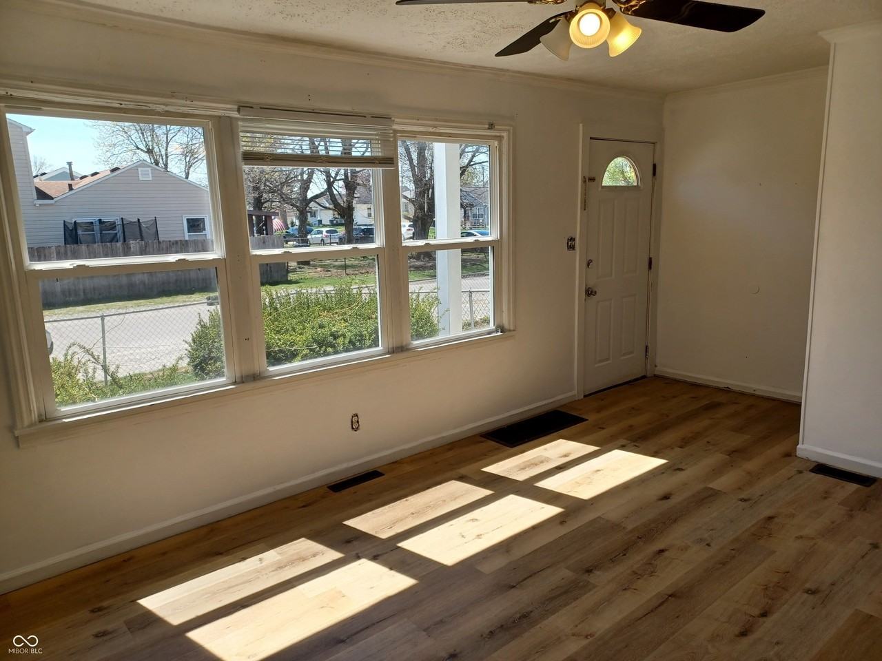 670 Cleveland St - Photo 4 of 24