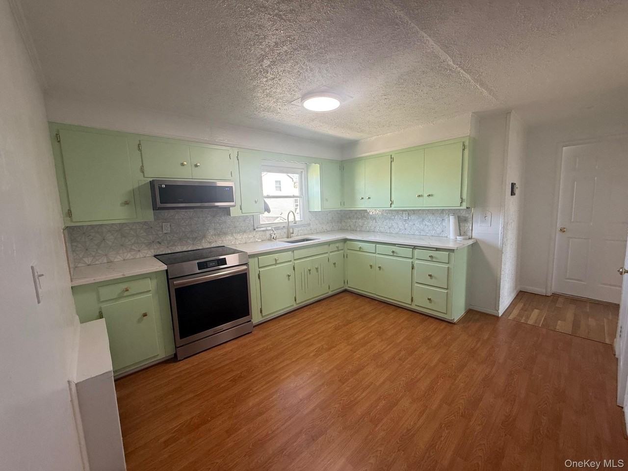 113 Parma Rd - Photo 2 of 13