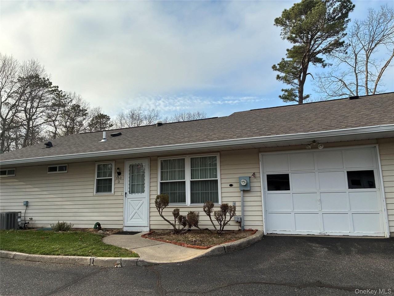 353 Woodbridge Dr - Photo 2 of 11