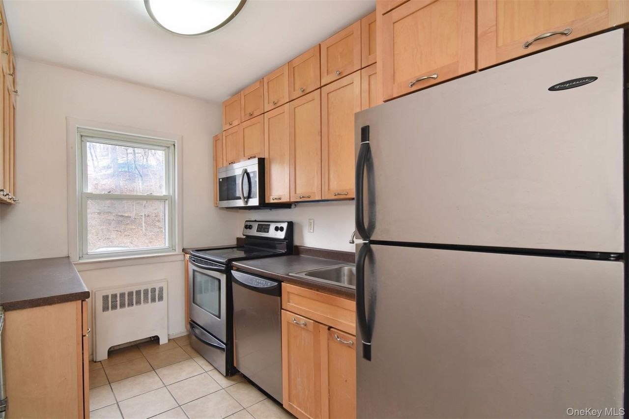 140 N Broadway #M4 - Photo 3 of 18