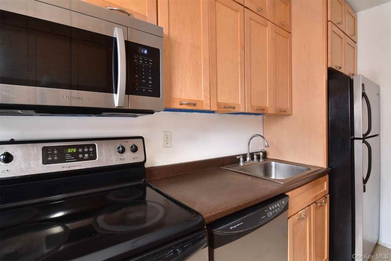 140 N Broadway #M4 - Photo 5 of 18