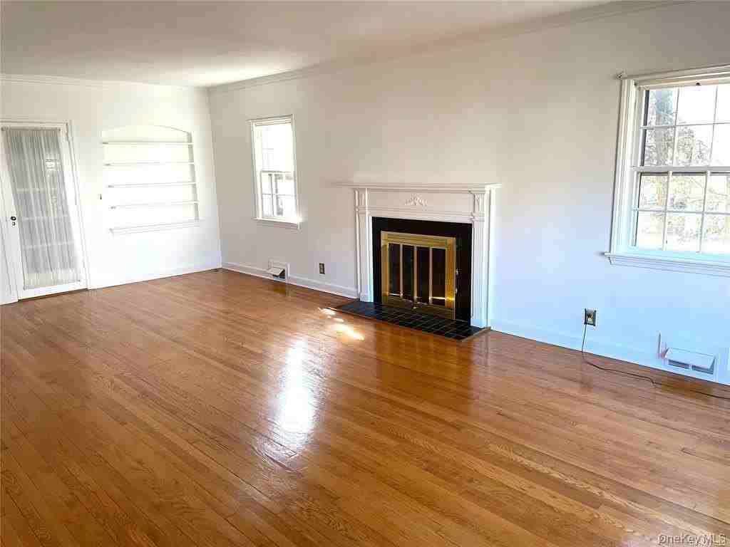 106 Trumbull Rd - Photo 4 of 27