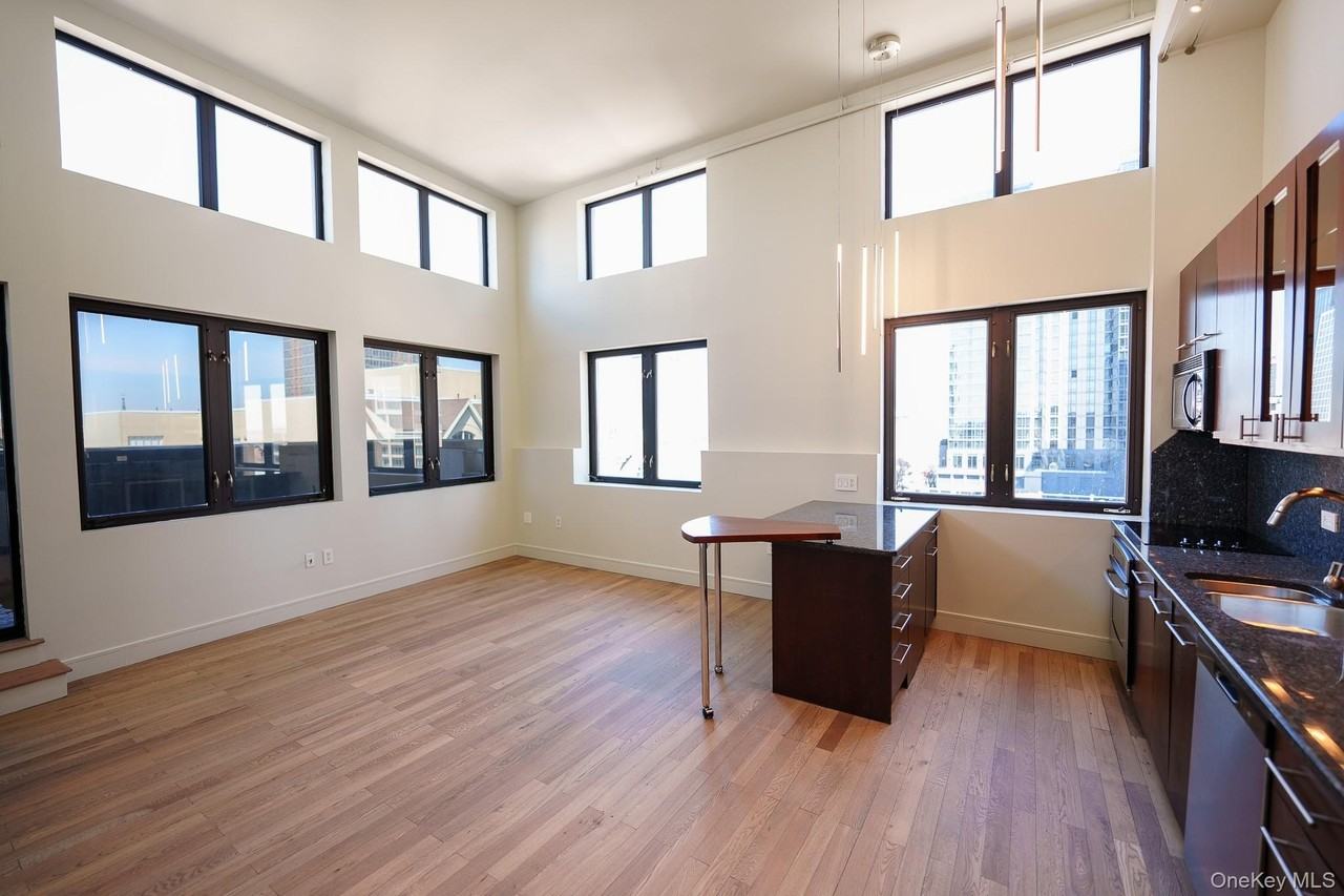25 Leroy Pl #PH1 - Photo 4 of 14