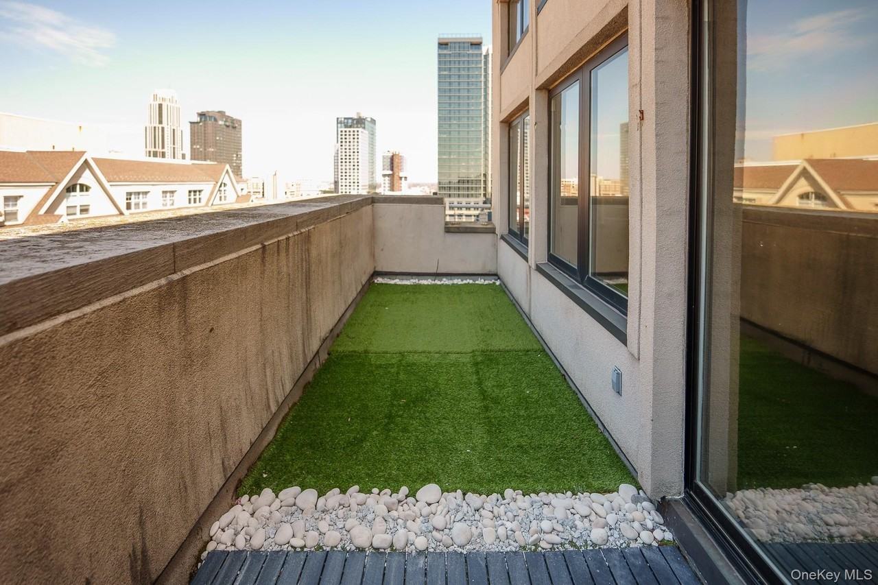 25 Leroy Pl #PH1 - Photo 7 of 14