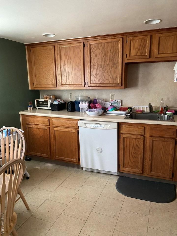 31 Liberty St - Photo 4 of 8