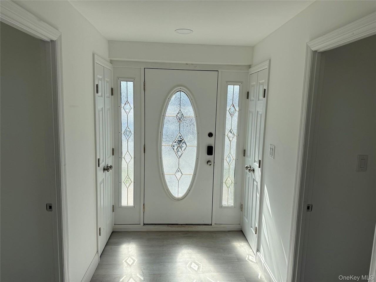 862 Station Pl - Photo 2 of 9