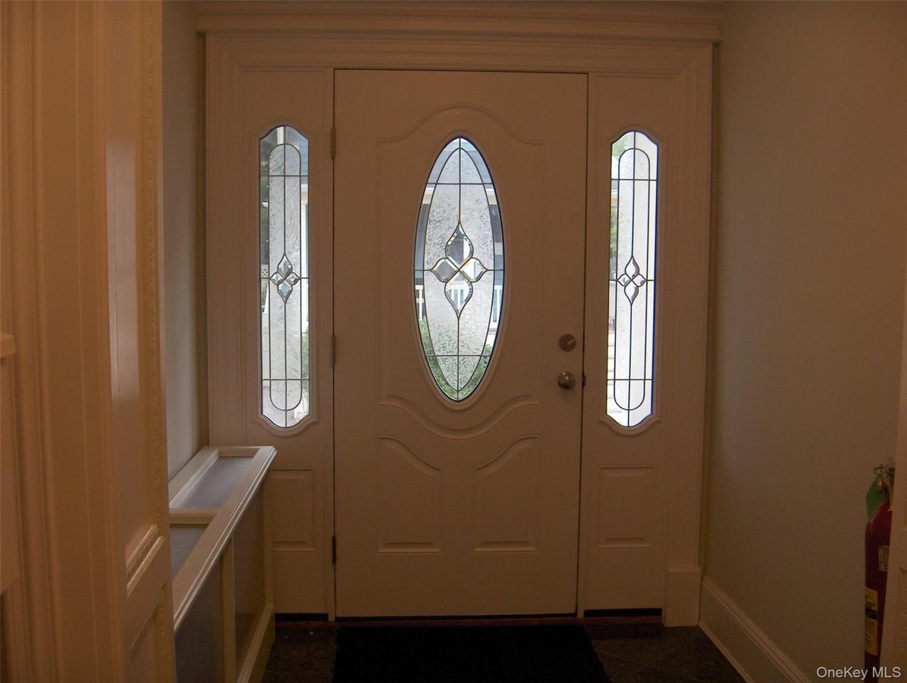 101 Maple Ave - Photo 2 of 9