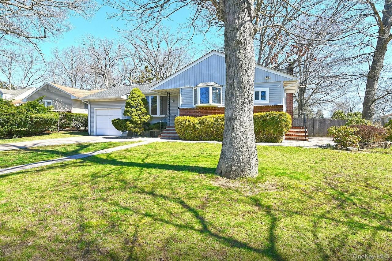 110 Dix Hills Rd - Photo 3 of 36