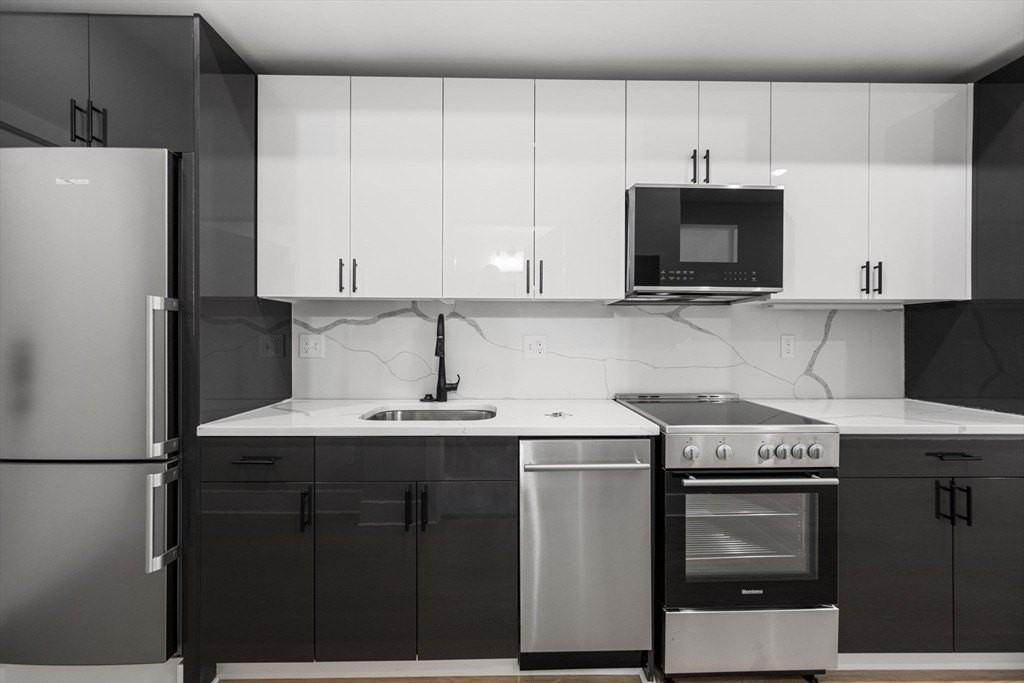 872 Broadway Apt 202 - Photo 2 of 8