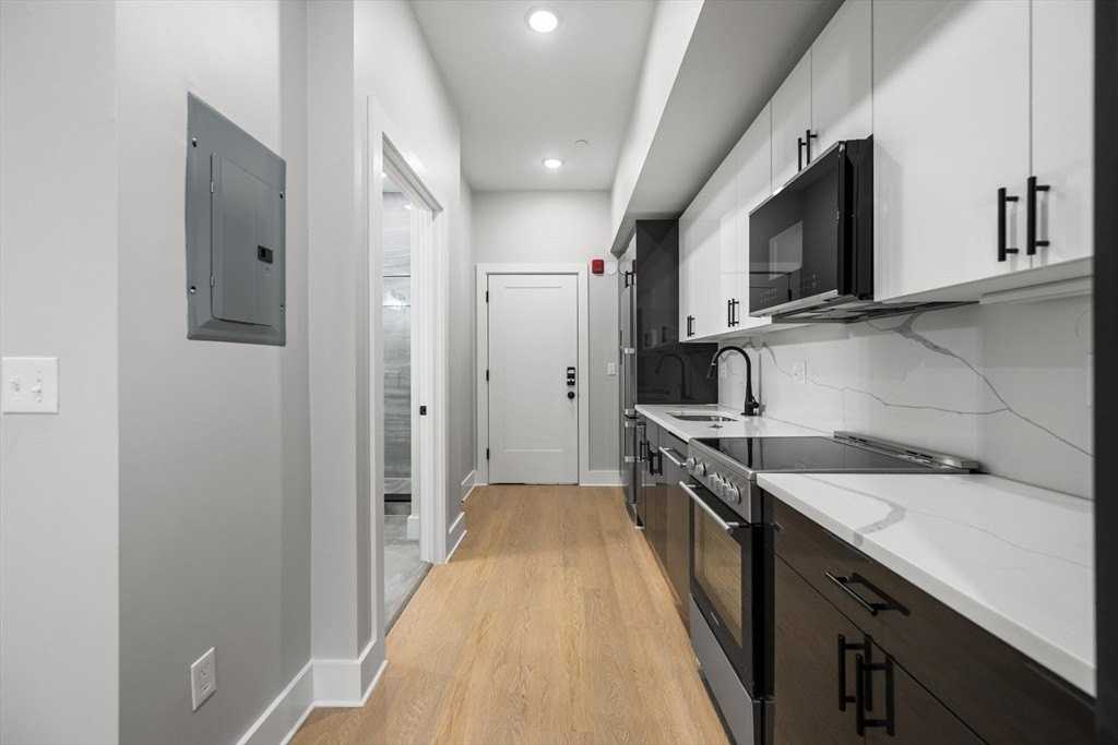 872 Broadway Apt 202 - Photo 3 of 8