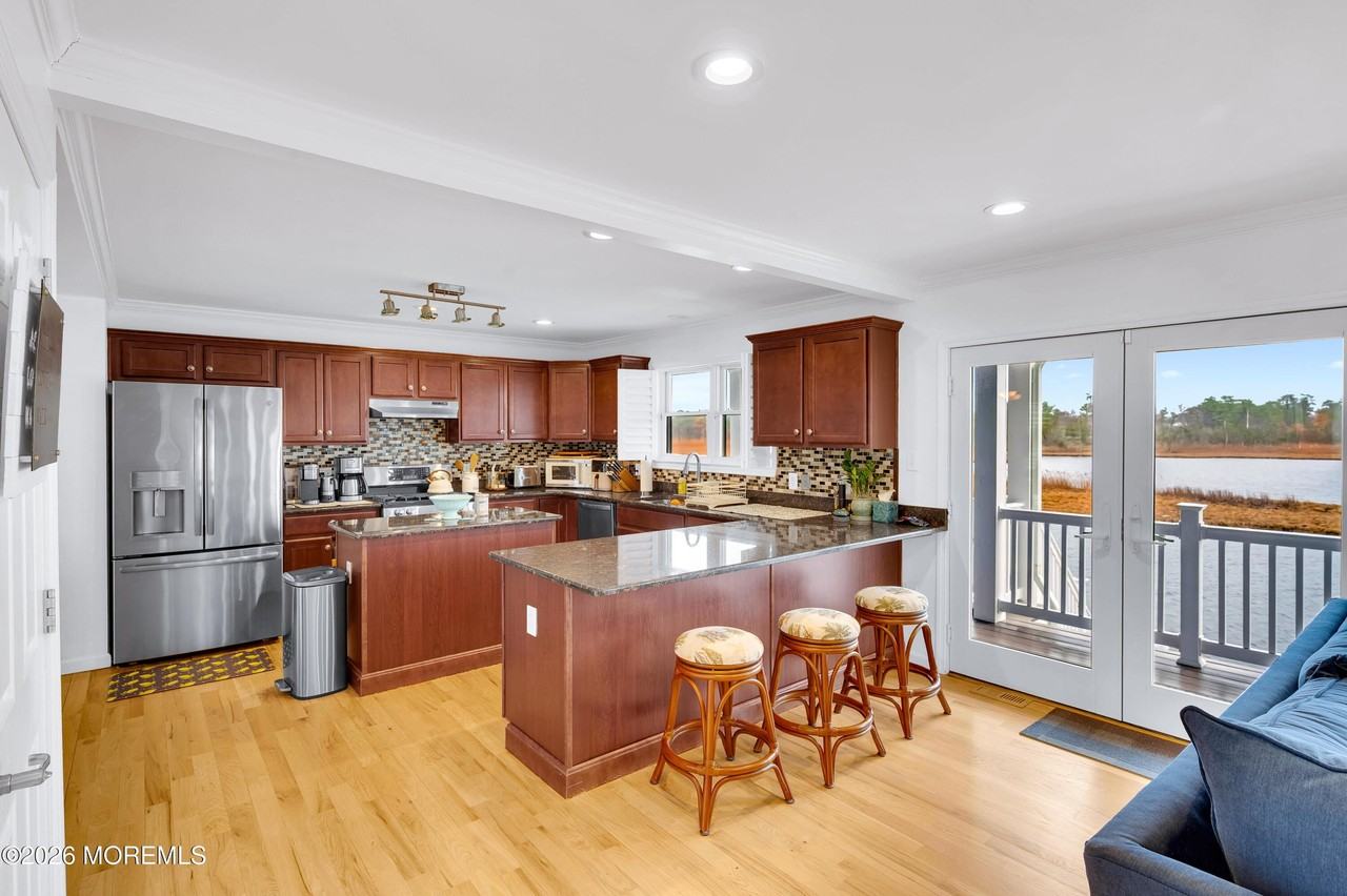 296 Alabama Ave - Photo 5 of 50