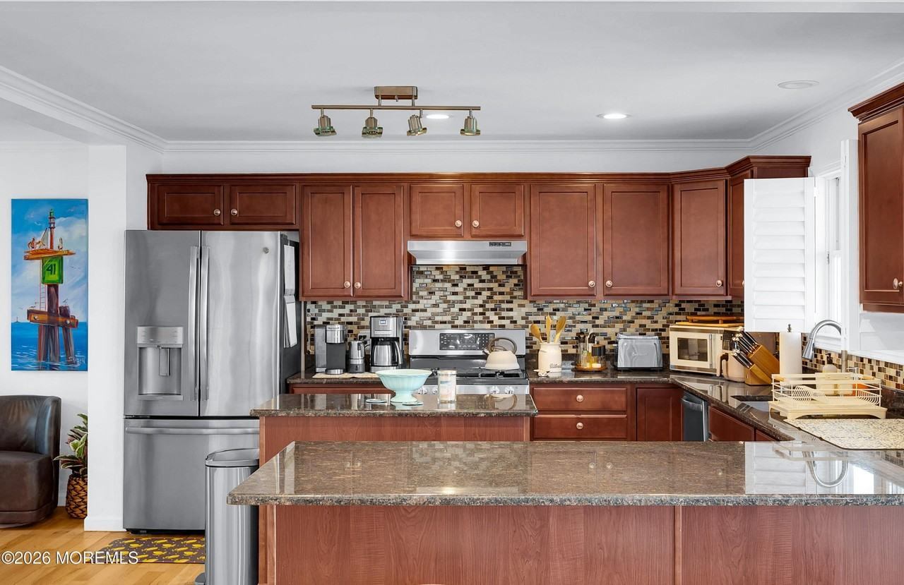 296 Alabama Ave - Photo 7 of 50