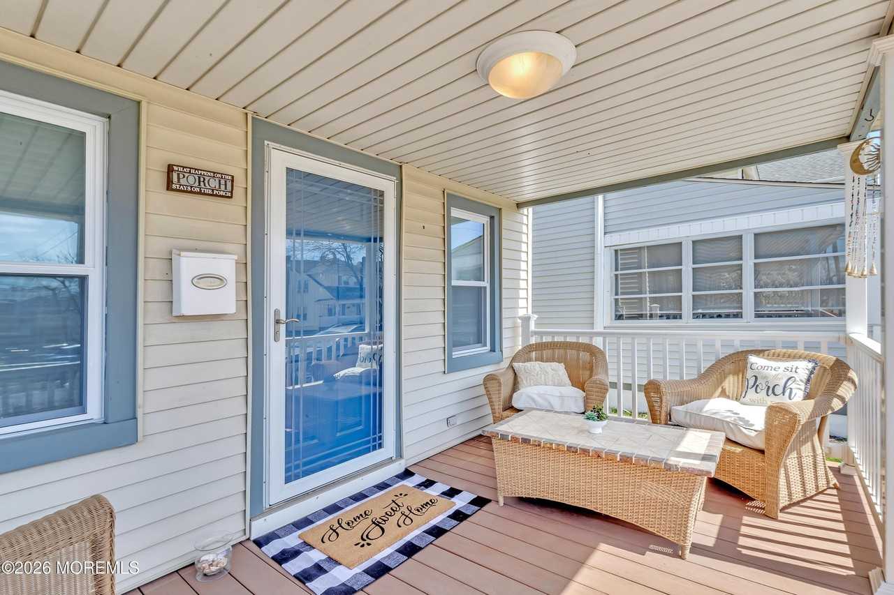 320 Ocean Park Ave - Photo 5 of 31