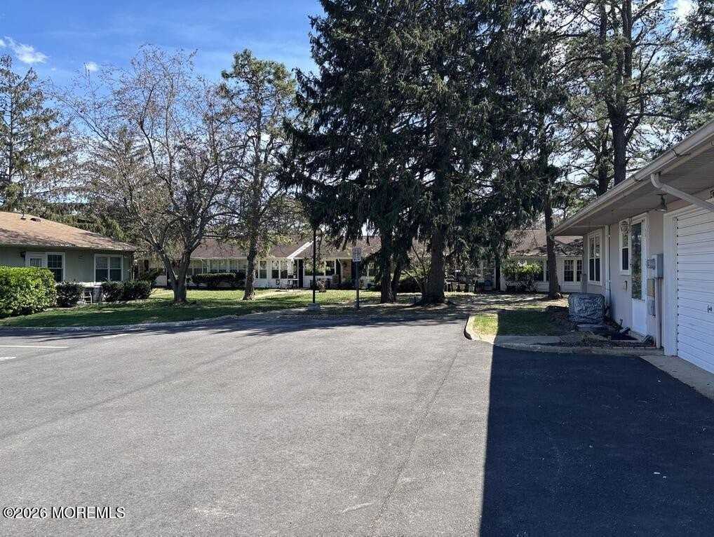 43C Edinburgh Ln - Photo 2 of 18