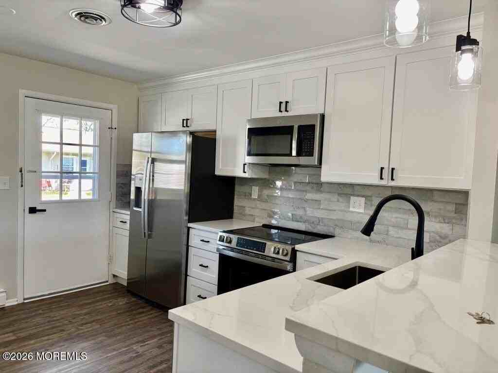 43C Edinburgh Ln - Photo 3 of 18