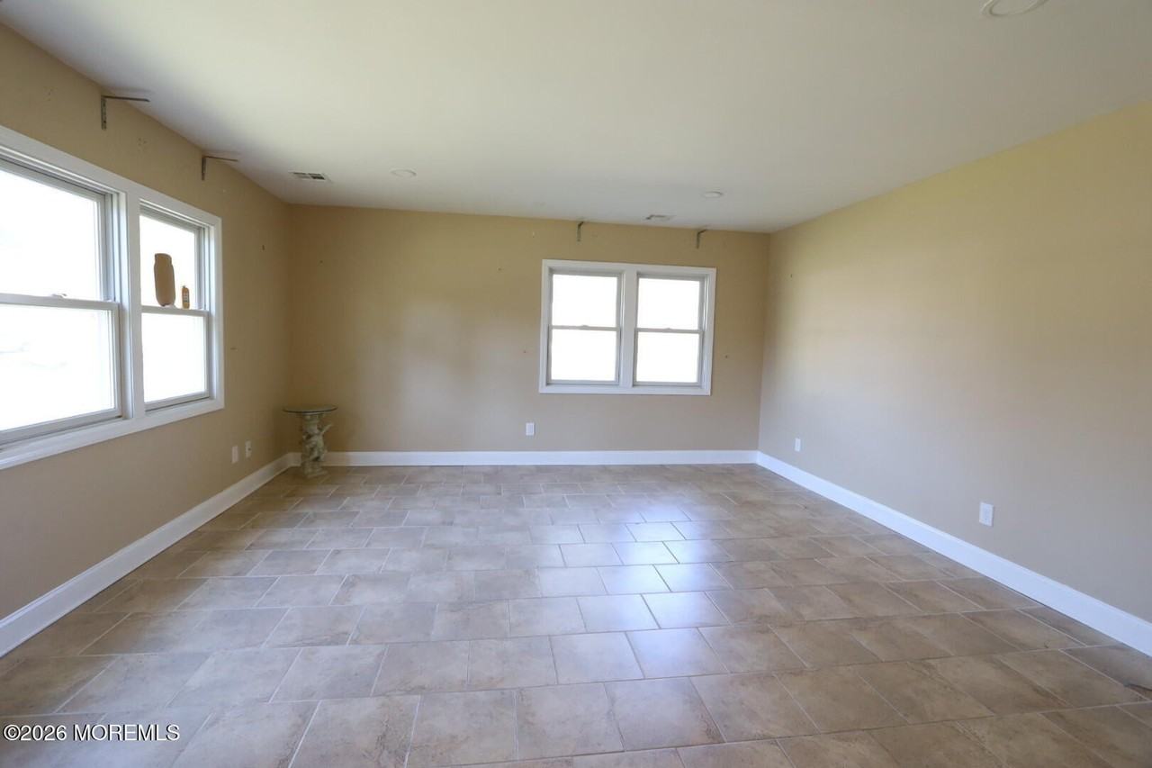 1540 Birmingham Ave - Photo 3 of 14