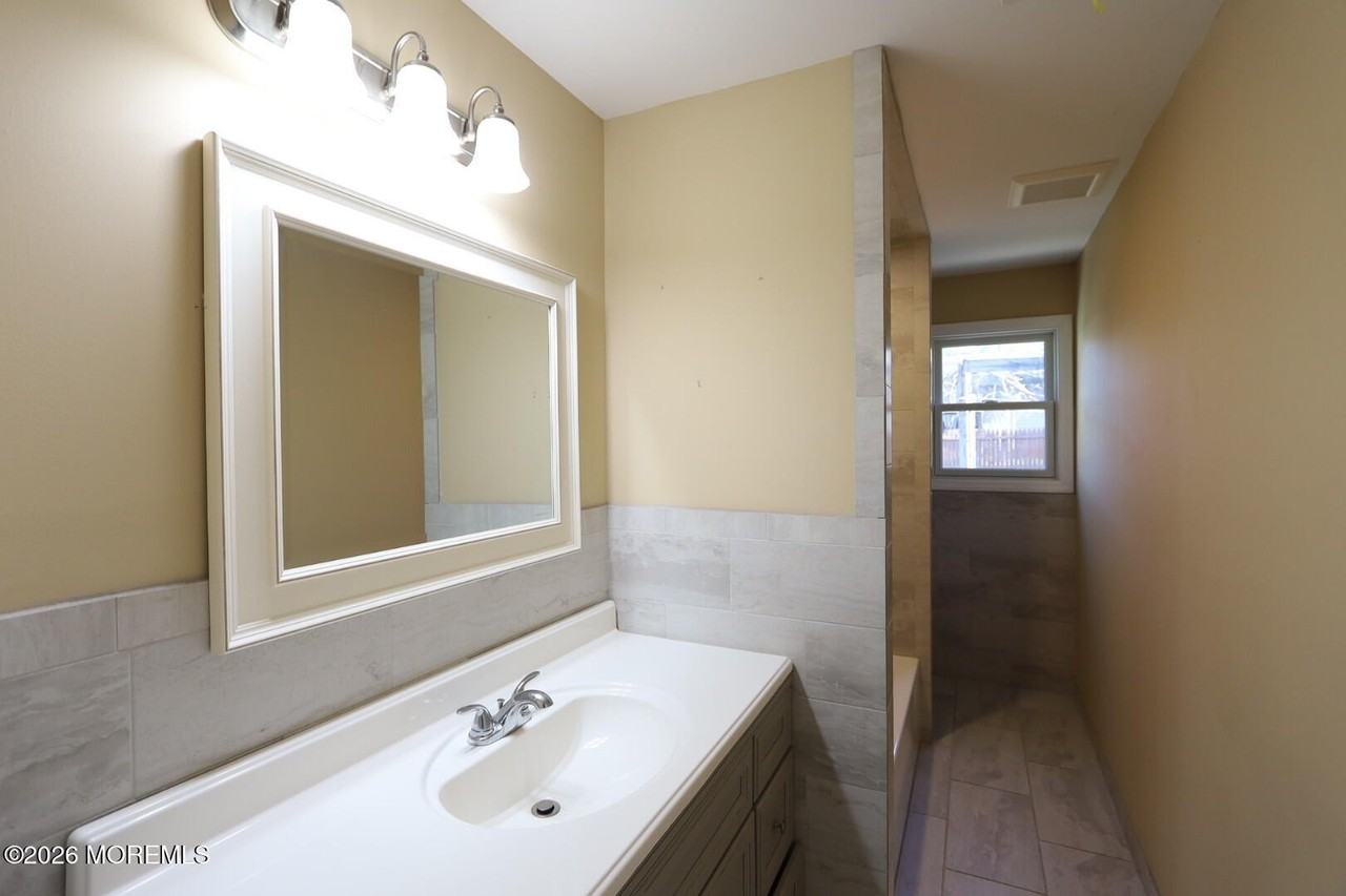 1540 Birmingham Ave - Photo 5 of 14