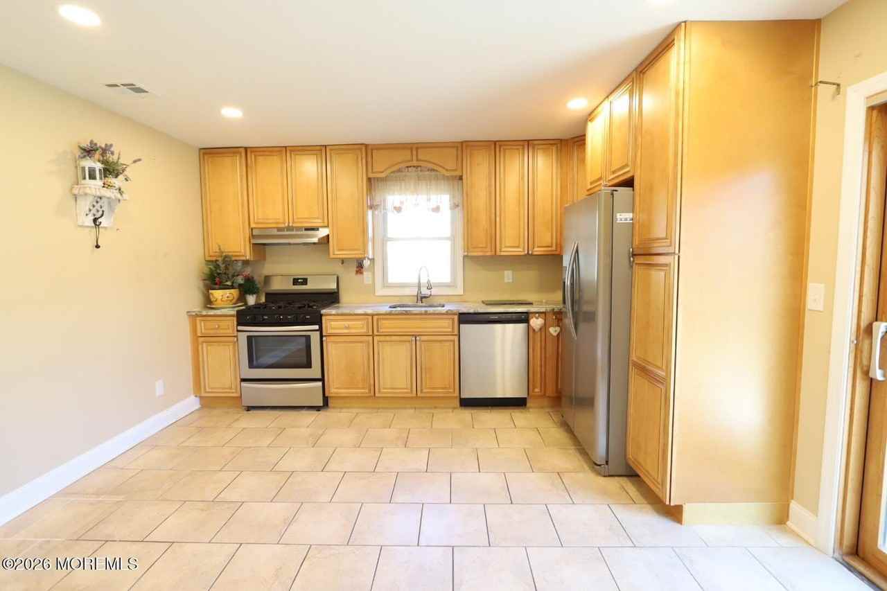 1540 Birmingham Ave - Photo 6 of 14