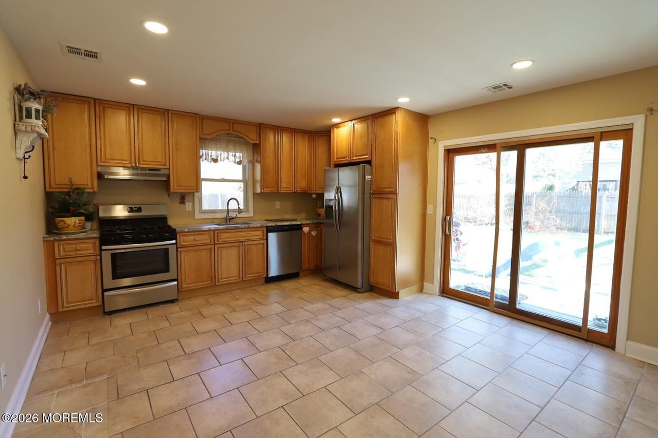 1540 Birmingham Ave - Photo 7 of 14