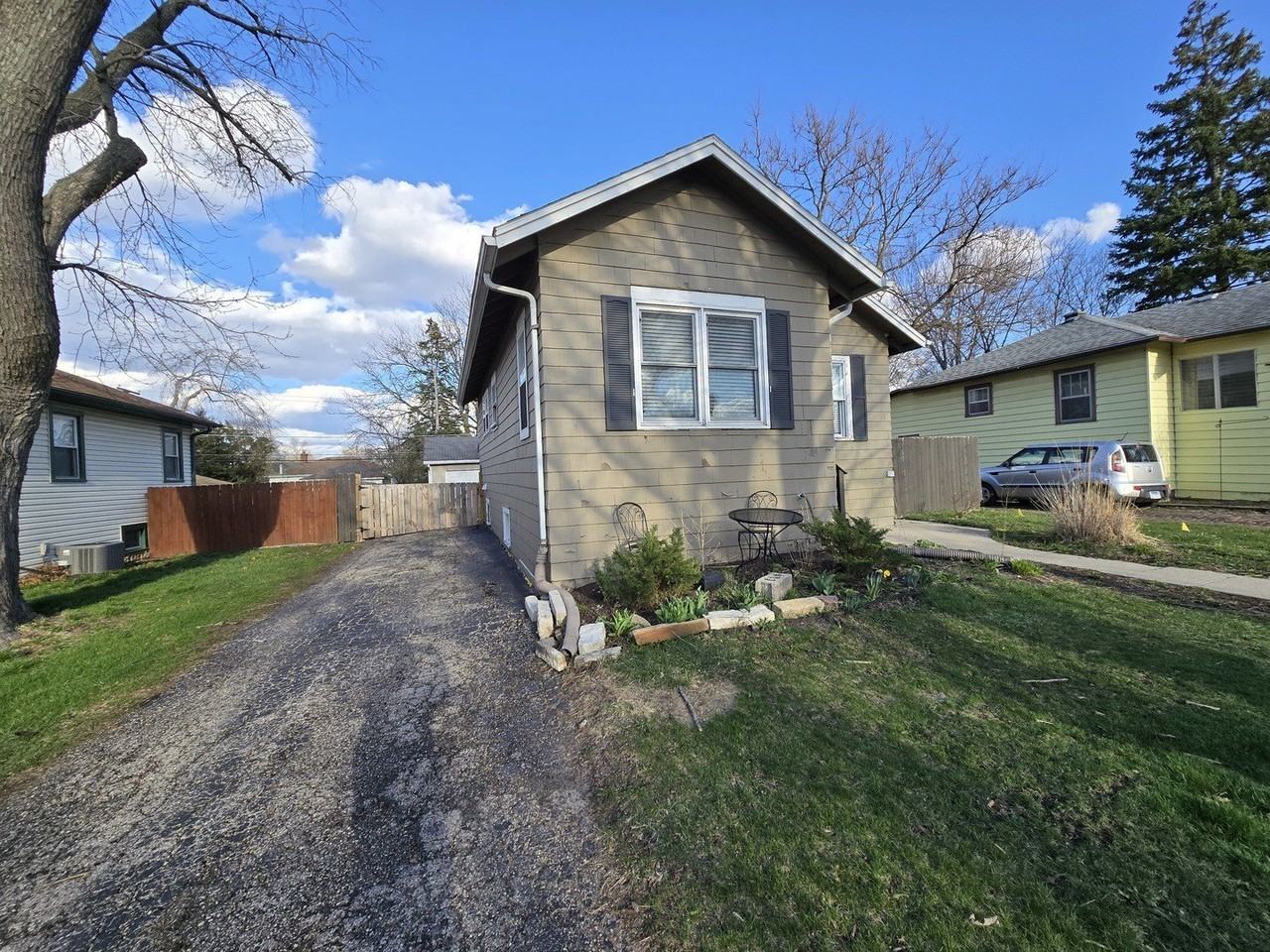 185 S Pick Ave - Photo 2 of 24