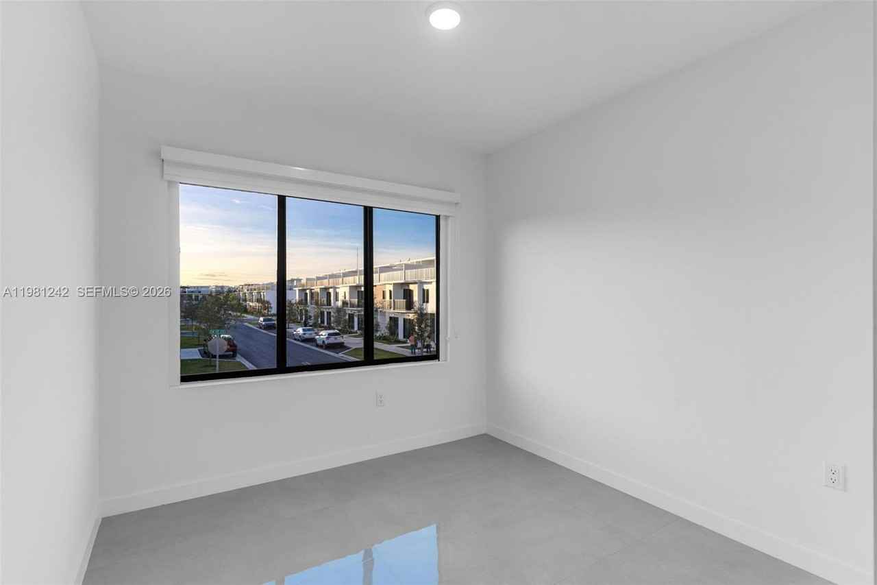 26103 Sw 145th Ave - Photo 7 of 8