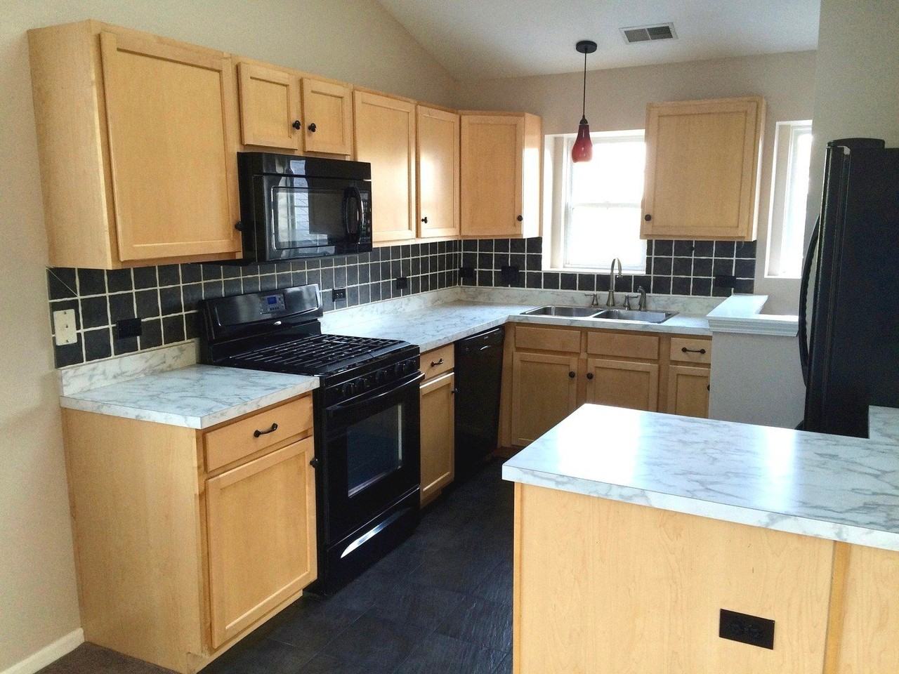 2919 Rutland Cir Unit 201 - Photo 2 of 5