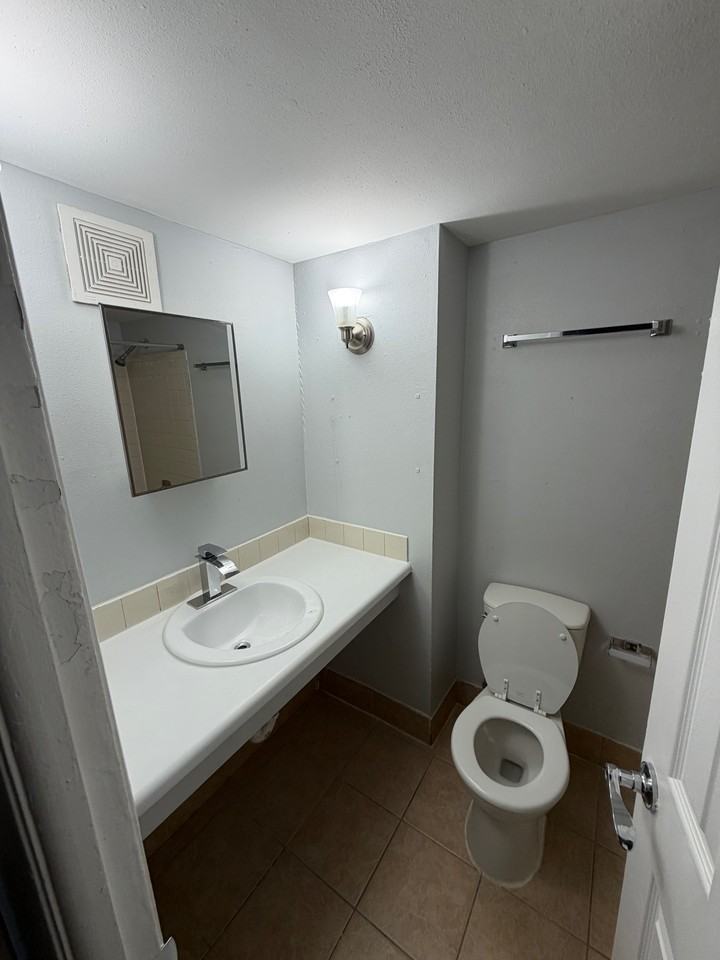 8865 N Swan Rd #1 - Photo 2 of 8