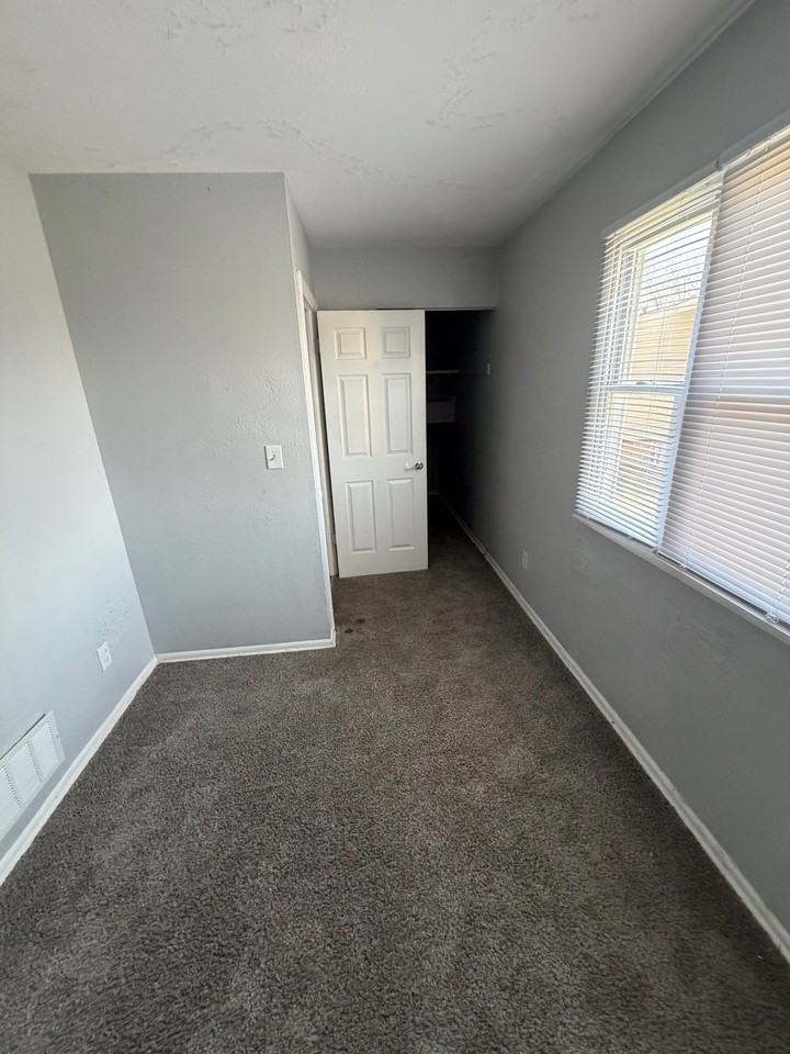 8865 N Swan Rd #1 - Photo 4 of 8