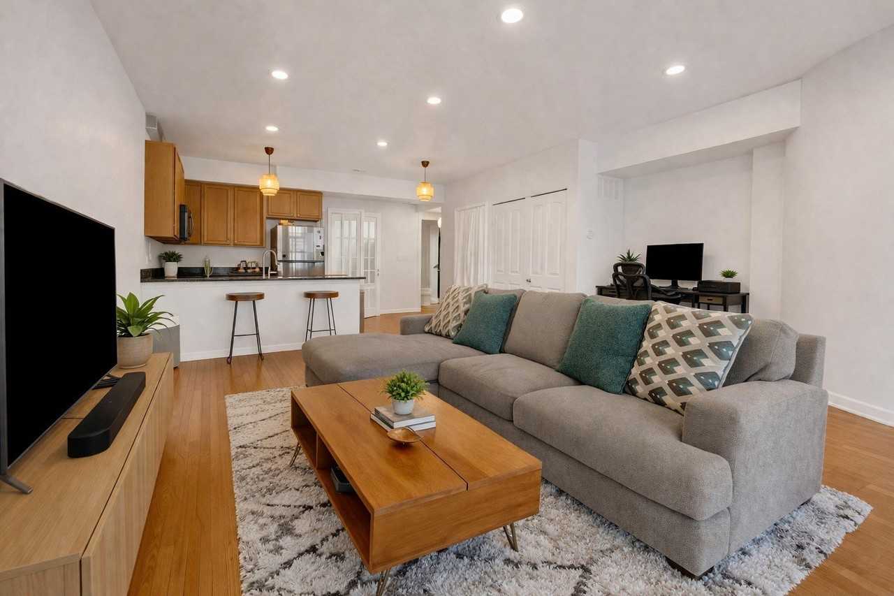 2524 N Willetts Ct Apt 1ln - Photo 3 of 11