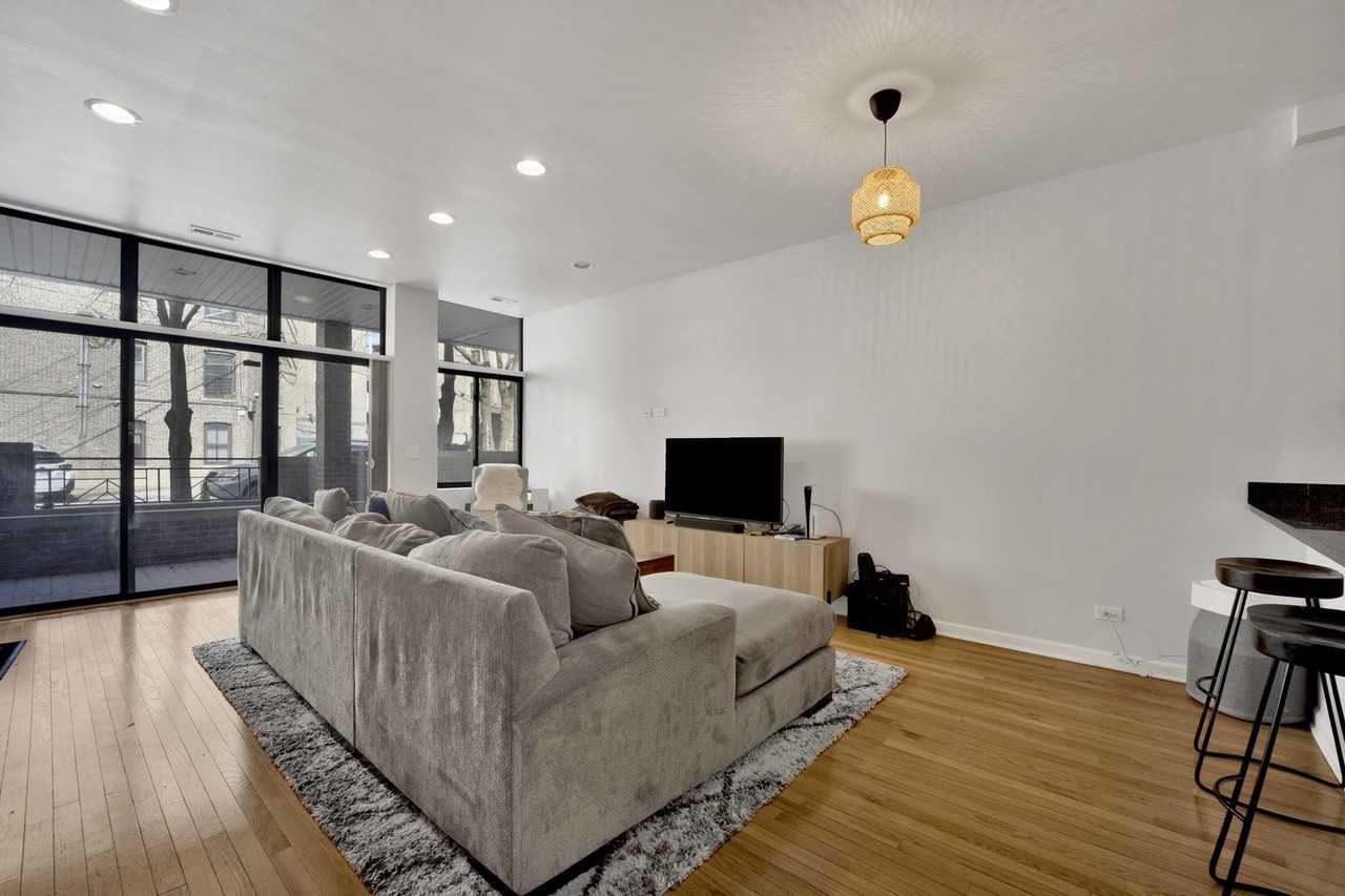 2524 N Willetts Ct Apt 1ln - Photo 4 of 11