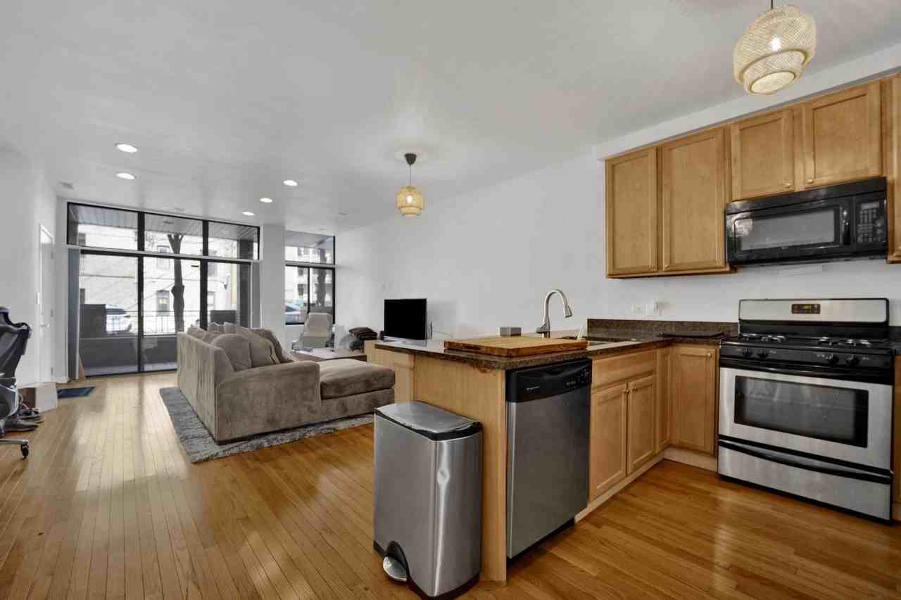 2524 N Willetts Ct Apt 1ln - Photo 5 of 11