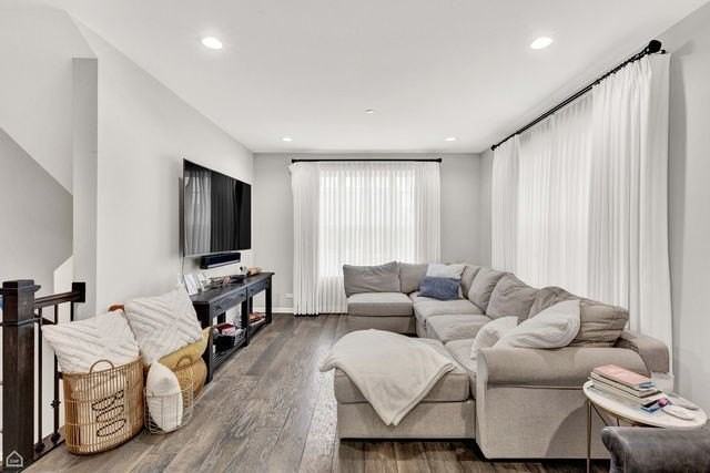 809 Lee St - Photo 2 of 18