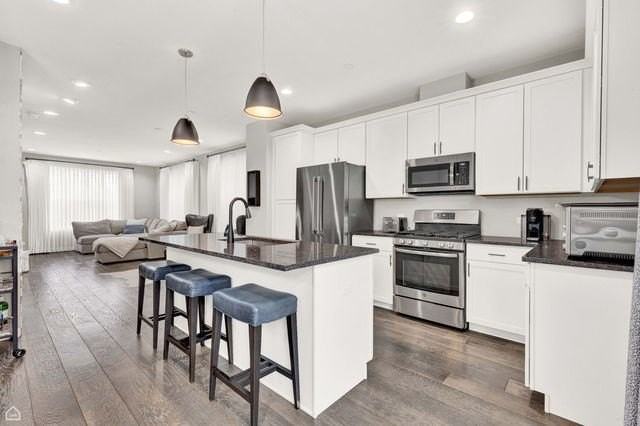 809 Lee St - Photo 5 of 18