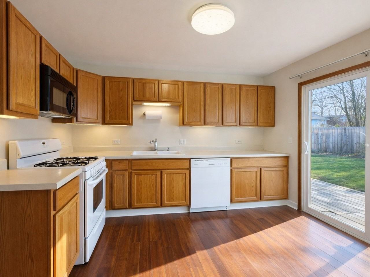 36752 N Wildwood Dr - Photo 3 of 14