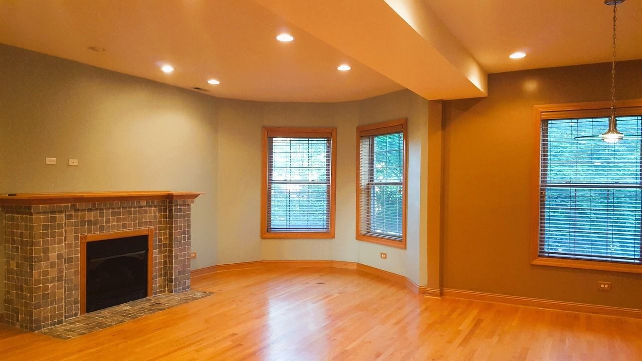 5336 S Prairie Ave Apt 2n - Photo 2 of 19