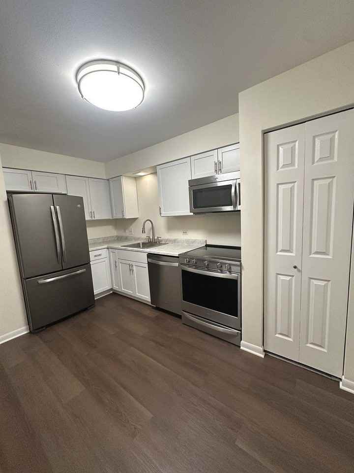 2331 Ogden Ave #4 - Photo 4 of 16