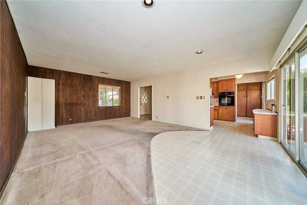 315 E Las Flores Ave - Photo 3 of 28