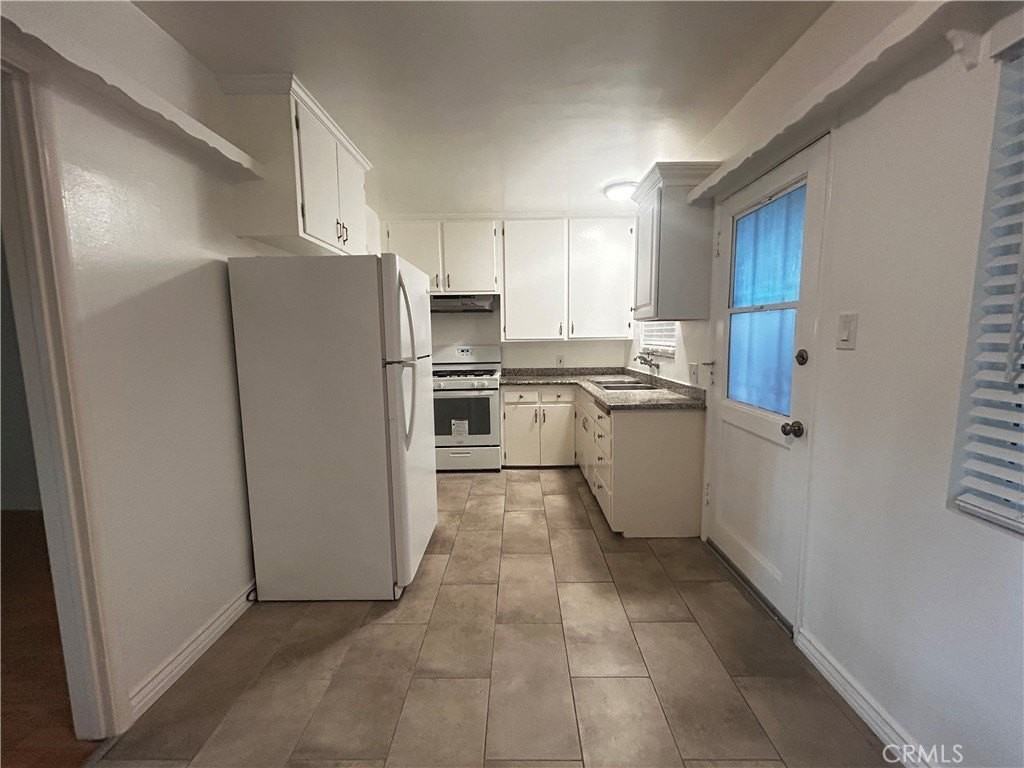 5636 Willowcrest Ave #2 - Photo 5 of 15