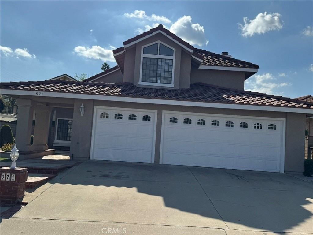 971 Longview Dr - Photo 2 of 34